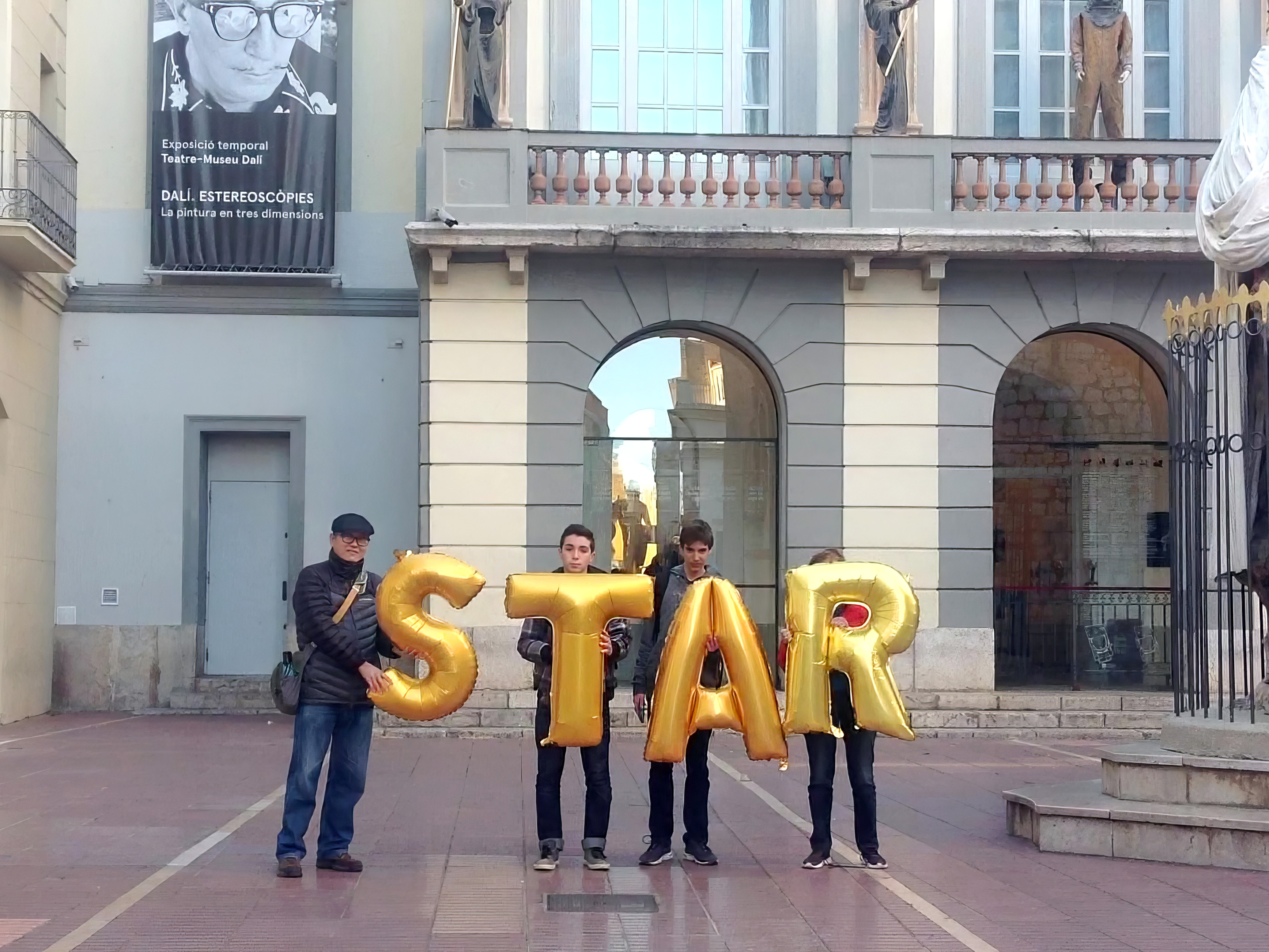 Spain, Figueres, Teatre-Museu Dalí - Star, Silence was Golden, gold balloons