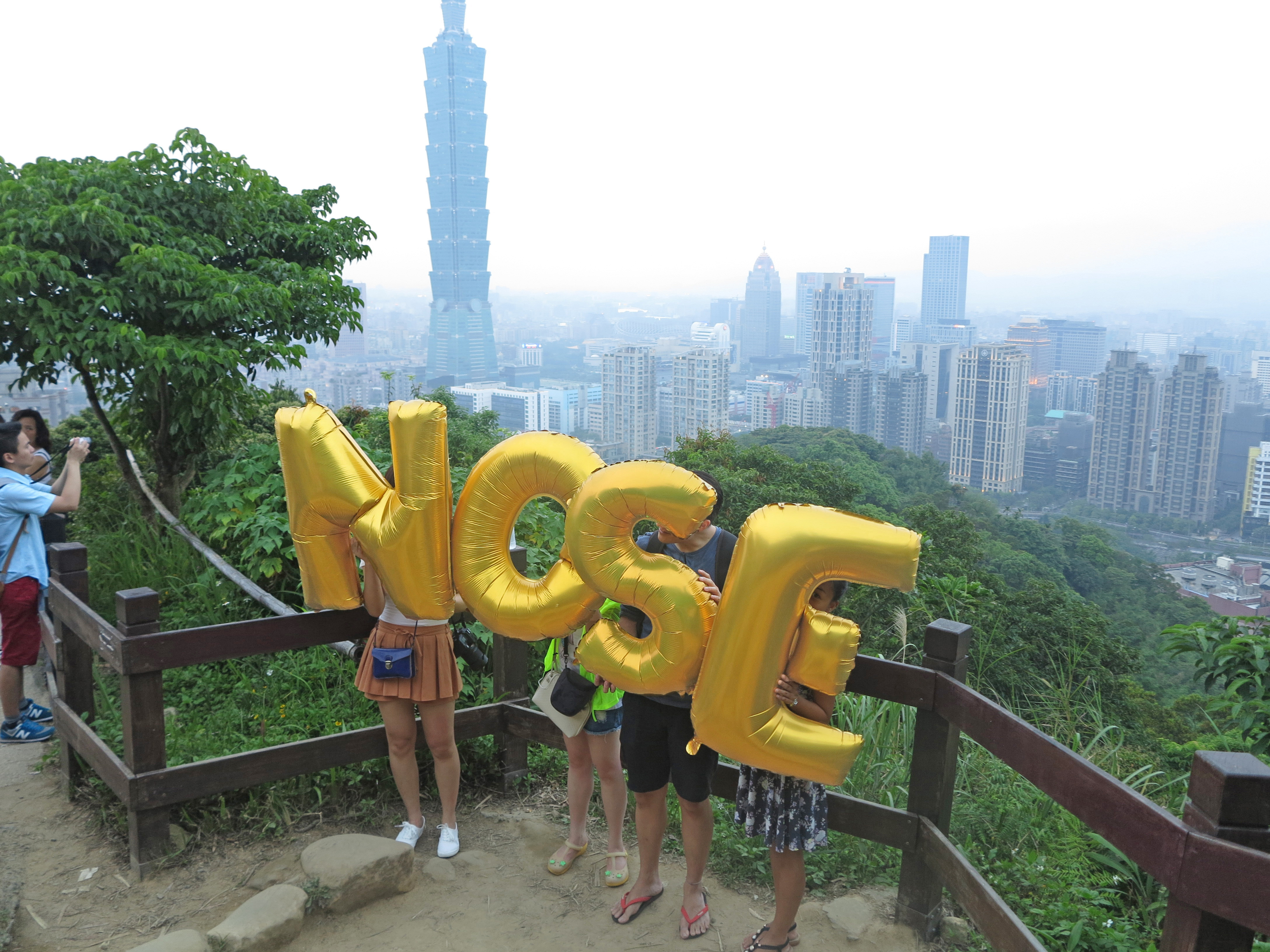 Taipei, Taiwan, Elephant Mountain, Nose, Silence Was Golden, gold balloon