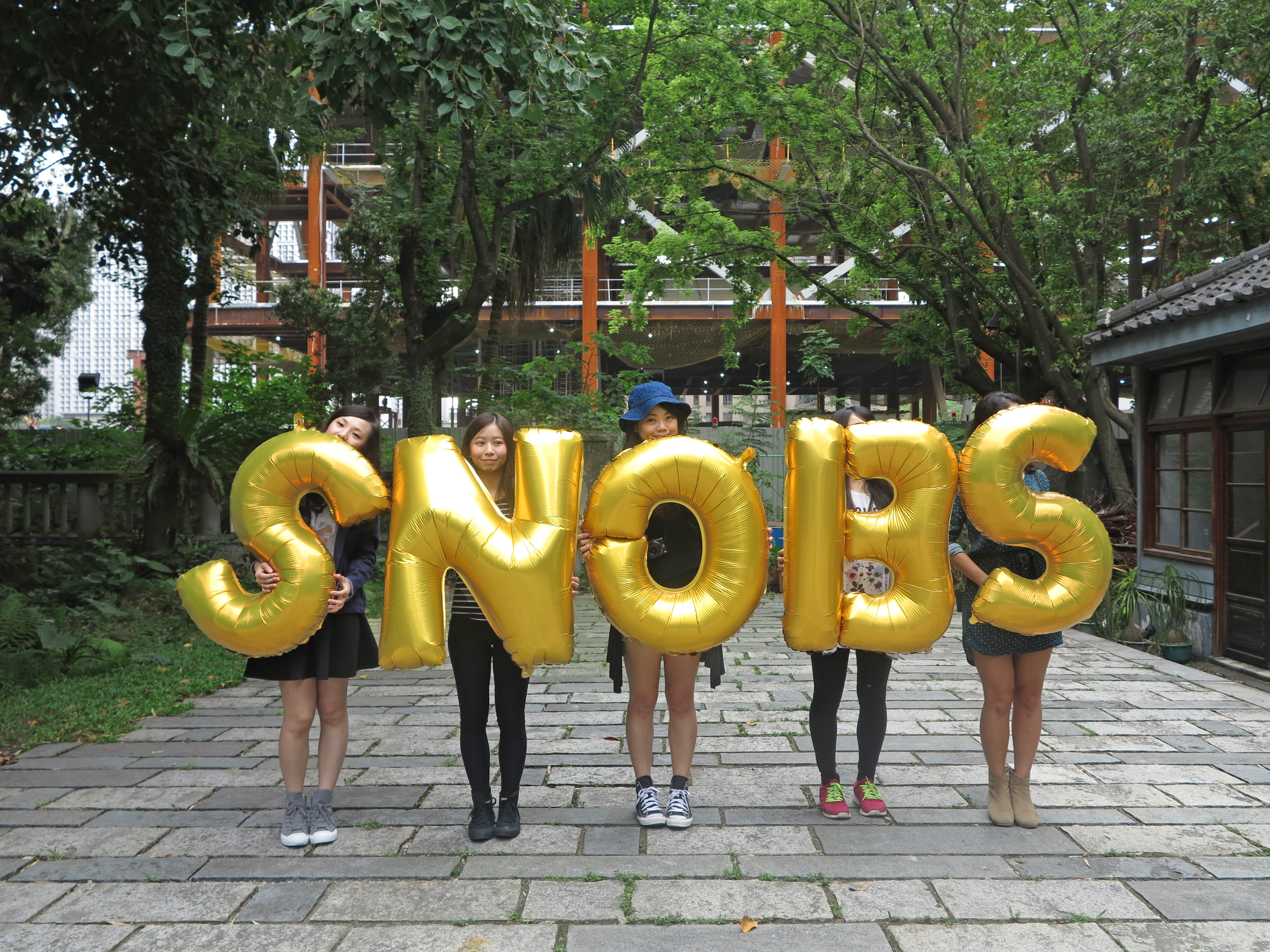 Taiwan, Taipei, Eslite Spectrum Songyan - Snobs, Silence Was Golden, golden balloons