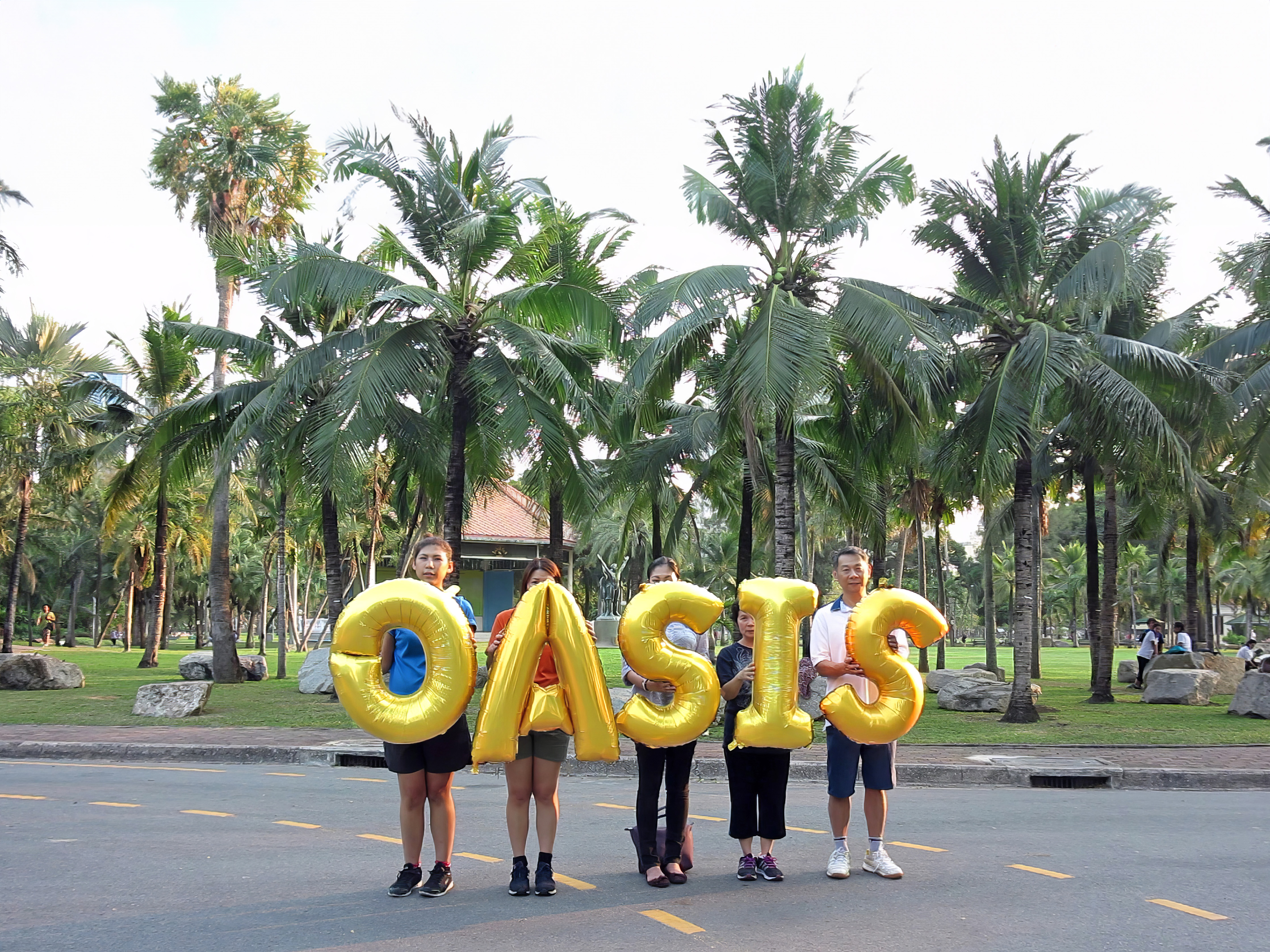 Thailand, Bangkok, Lumpini Park - Oasis, Silence was Golden, gold balloons
