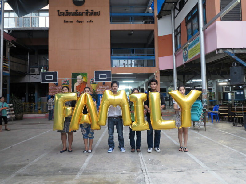 Thailand, Bangkok, Sammajivasilpa School (โรงเรียนสัมมาชีวศิลป) - Family, Silence was Golden, gold balloons