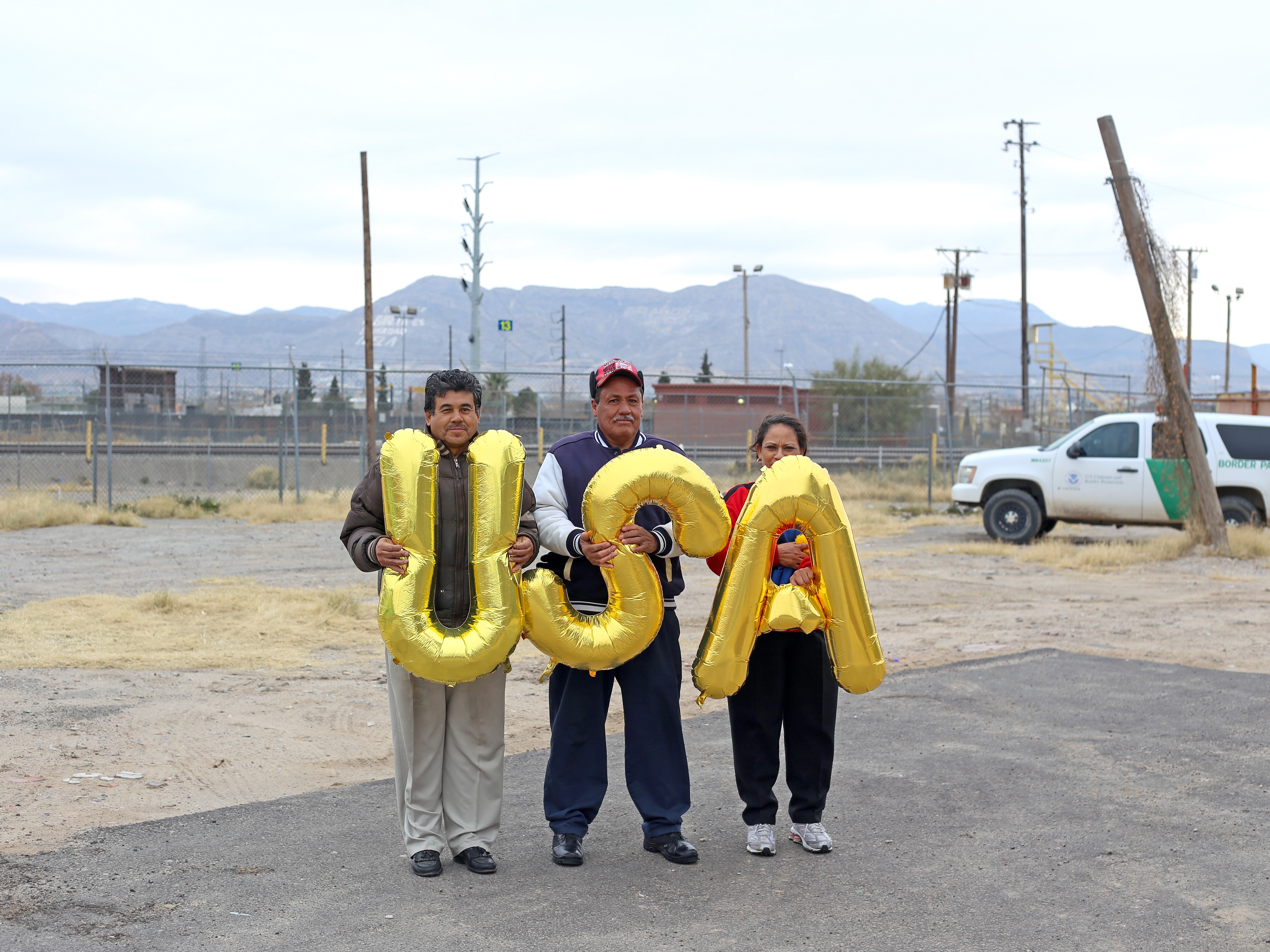 US, El Paso, Mexico–United States border - USA, Silence was Golden, gold balloons