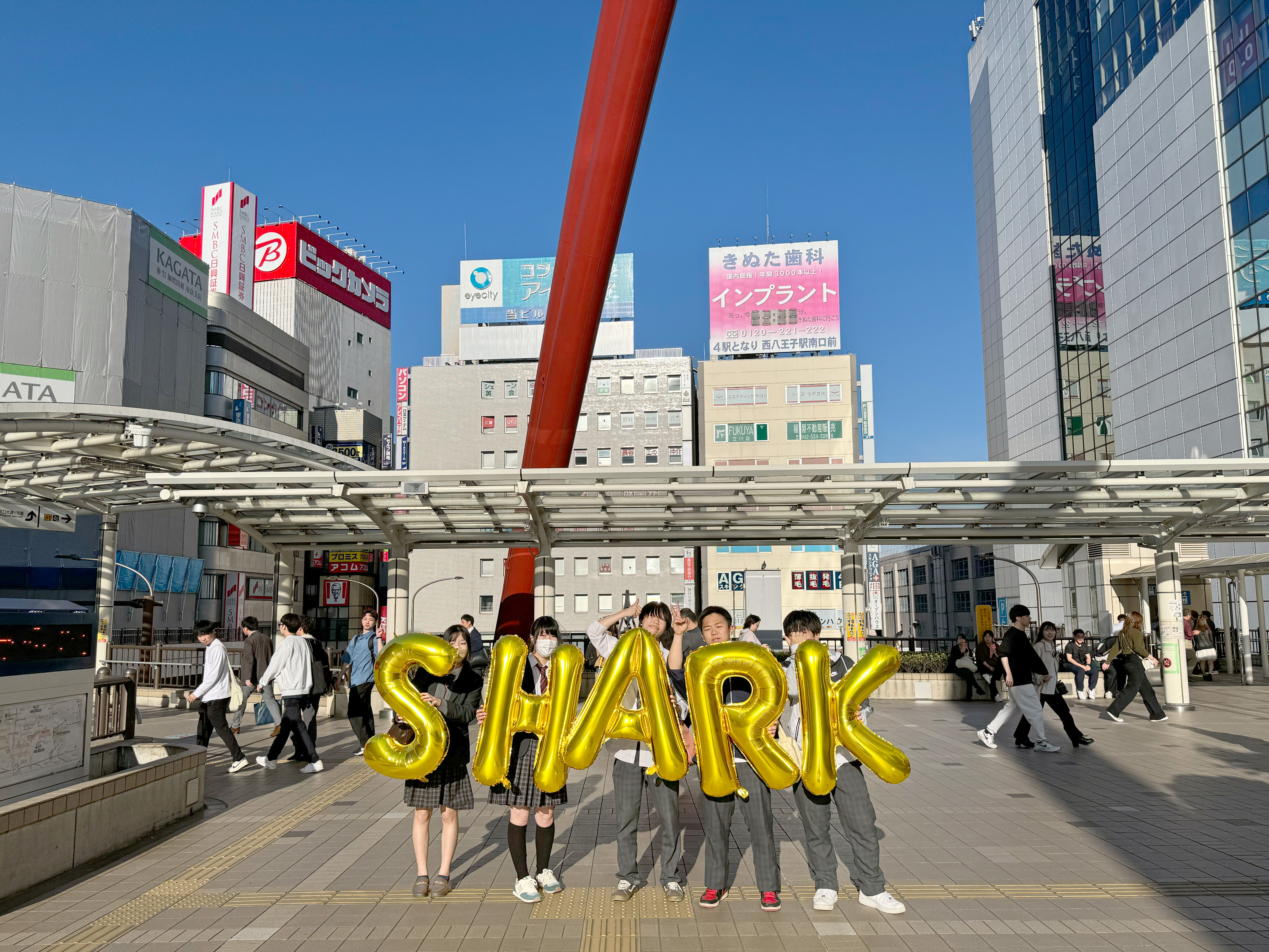 Japan, Tachikawa, Tachikawa Station (立川駅) - Shark, Silence Was Golden, gold balloons