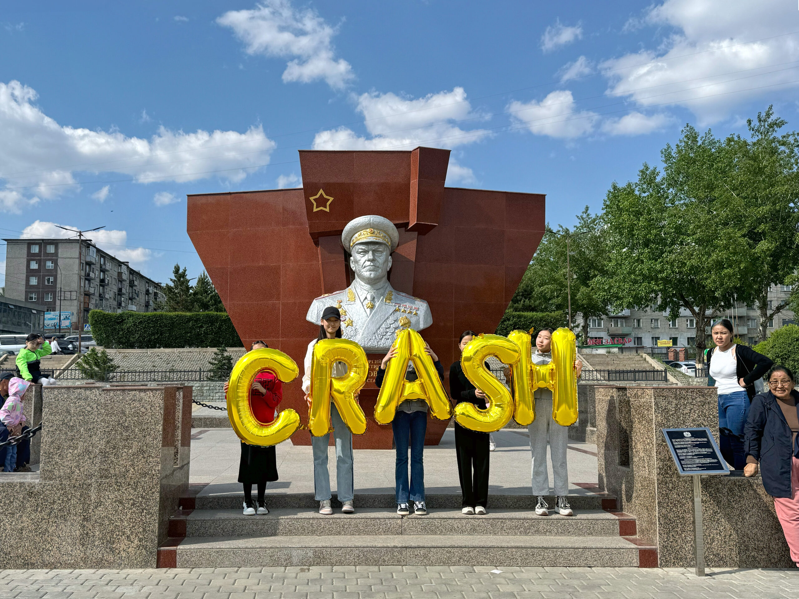 Mongolia, Ulaanbaatar, Jukov memorial (Мемориал Маршалу СССР Жукову Г. К.) - Crash, Silence Was Golden, gold balloons