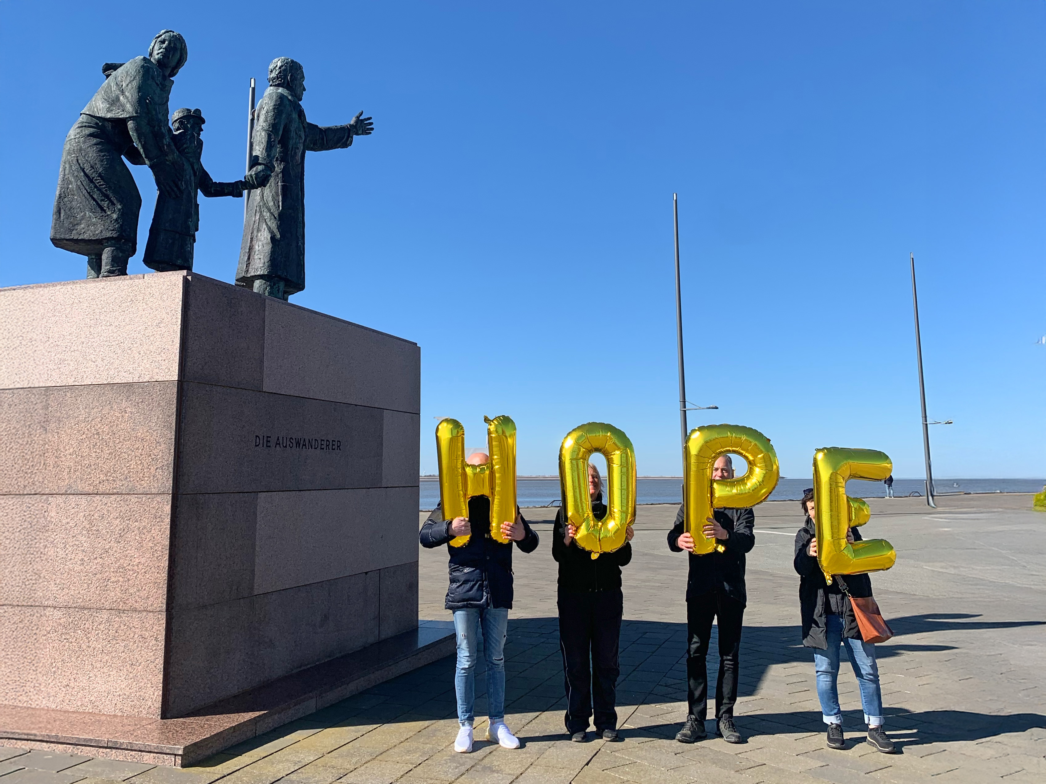 Germany, Bremerhaven, Auswandererdenkmal - Hope, Silence was Golden, gold balloons
